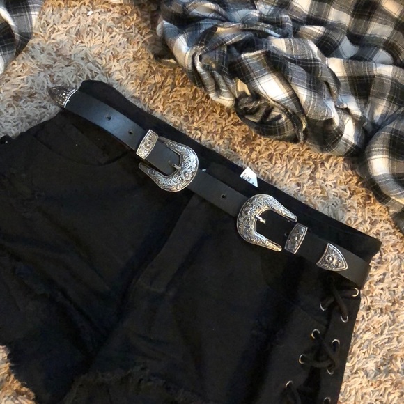 Black and silver belt - Picture 2 of 3